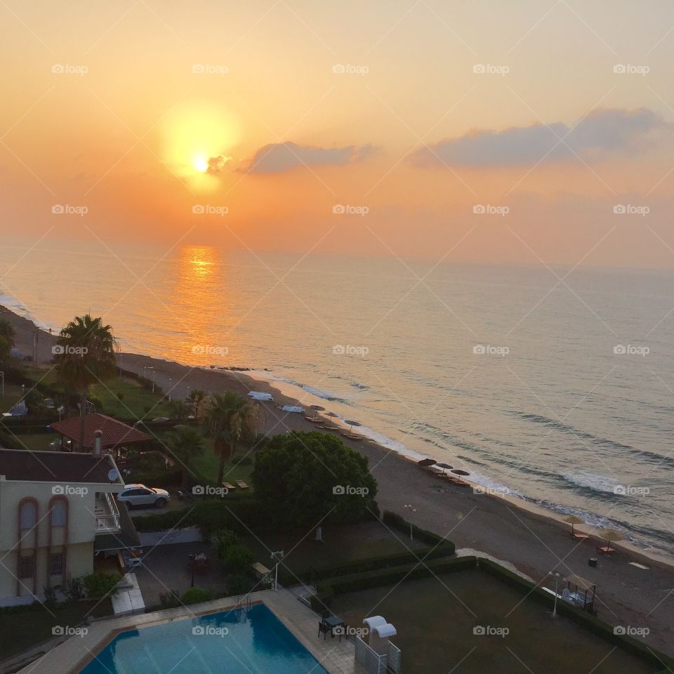 Wake up to a new day. We took a look at the rising sun on the beautiful sea and were ready to move on to our next destination. 