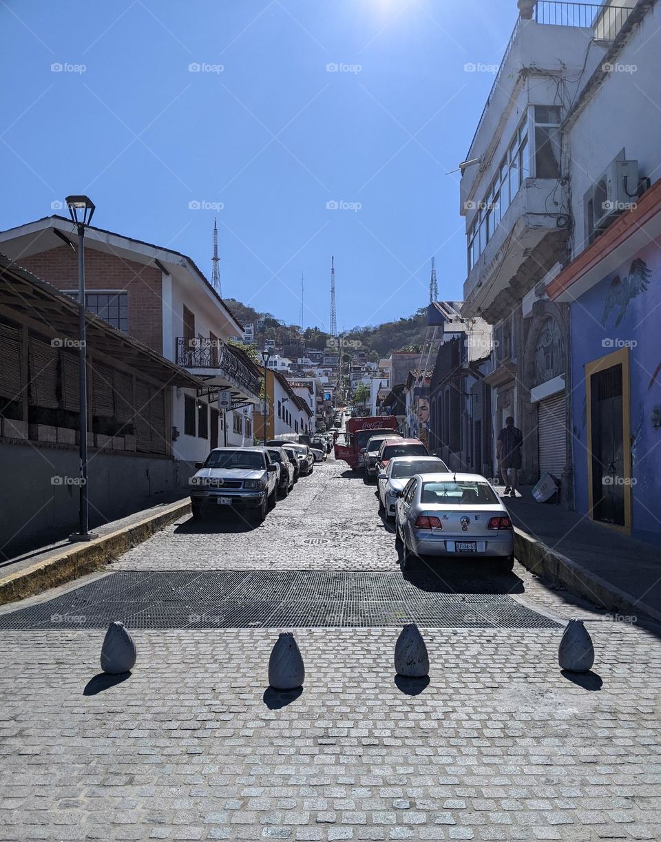 cars on the road in Mexico, commuting in Mexico, cars on a stone road, brick road driving, bumpy road, driving in mexico