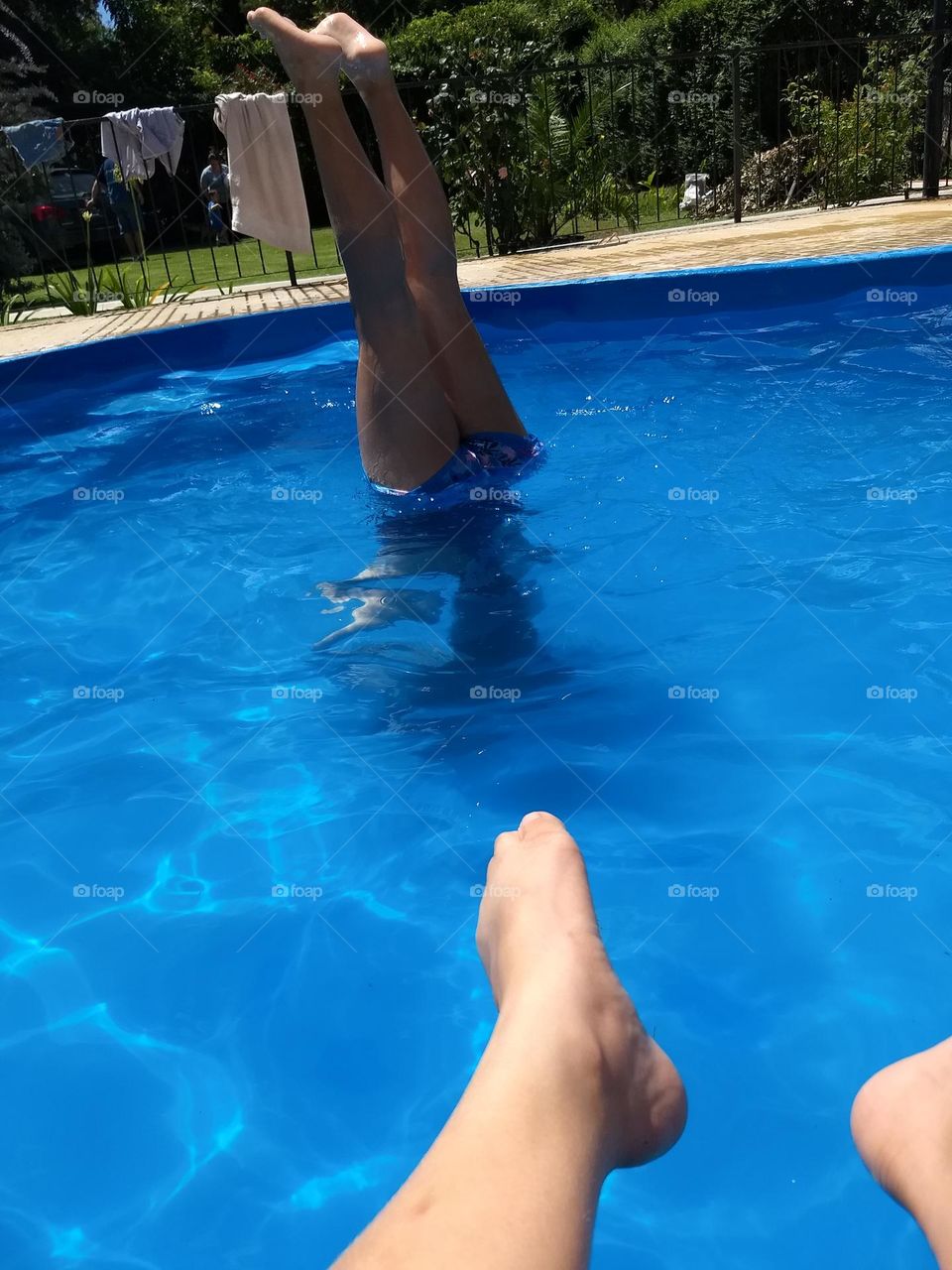 pies pileta y piernas