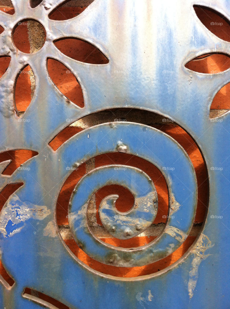 flower pattern weathered metal by emmam