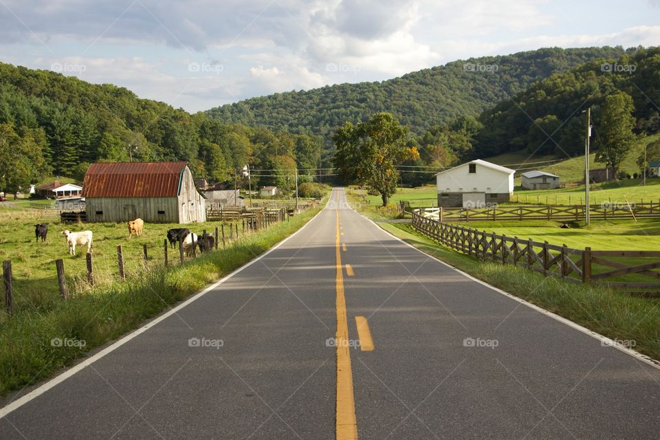 Peaceful country road in the mountains of Virginia