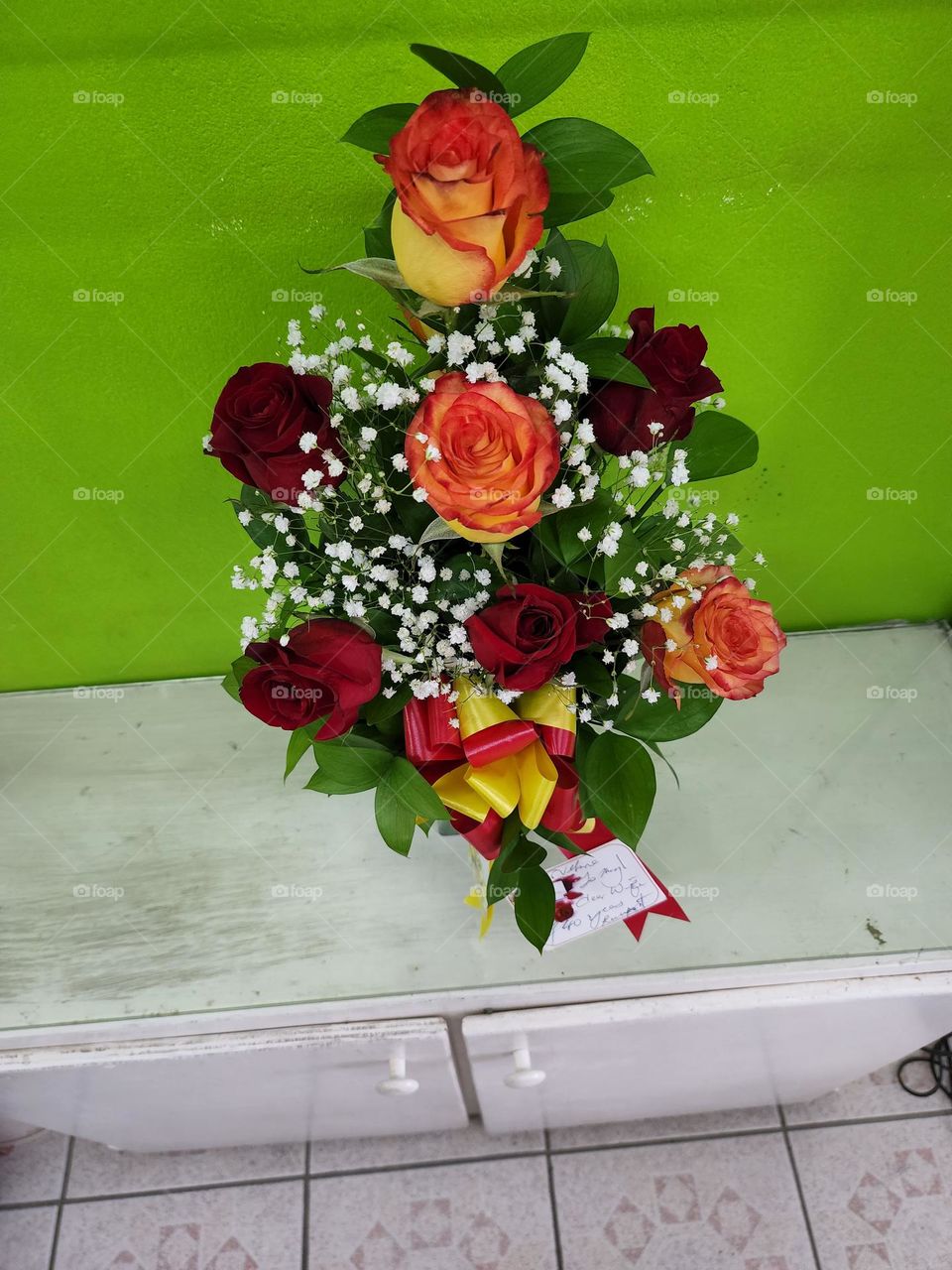 vase of fleshly cuts roses