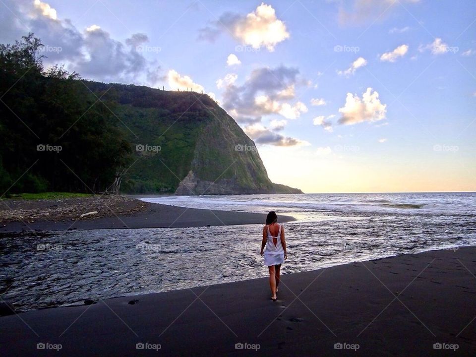 Walk to the ocean 