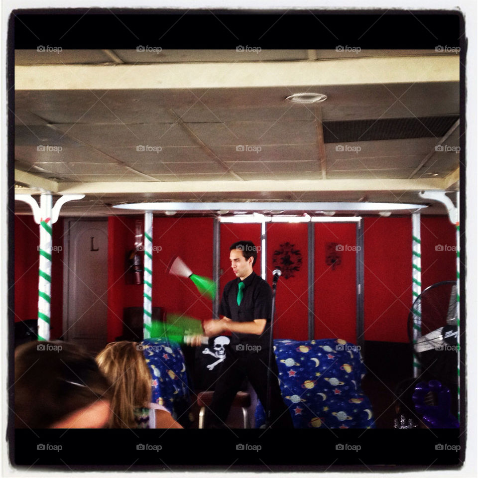 Amazing juggling on a moving boat at the kiddie cruise in NYC!