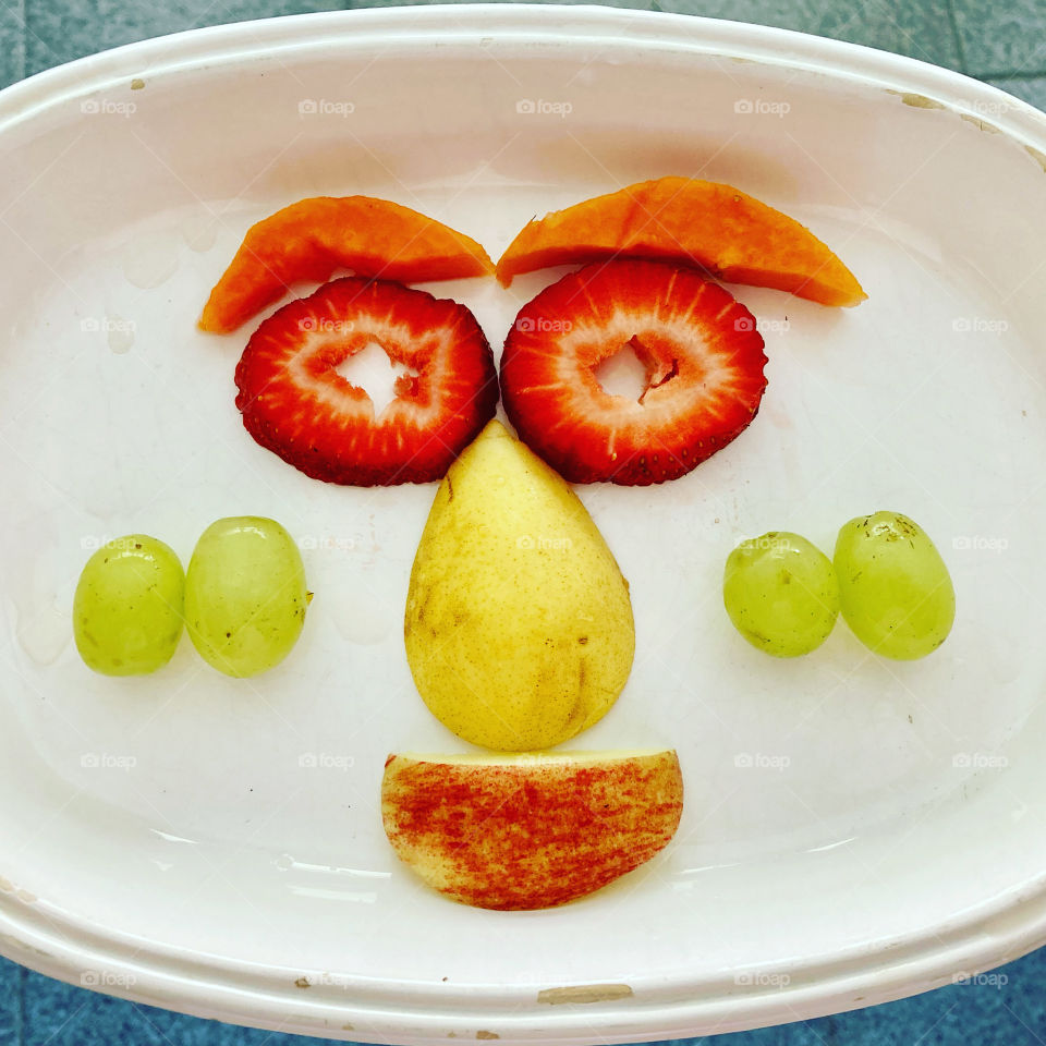 Frutas deliciosas para a tarde: mamão, morango, pêra, uva e maçã!

Coma vitaminas, troque um chocolate por uma fruta. A saúde agradece.