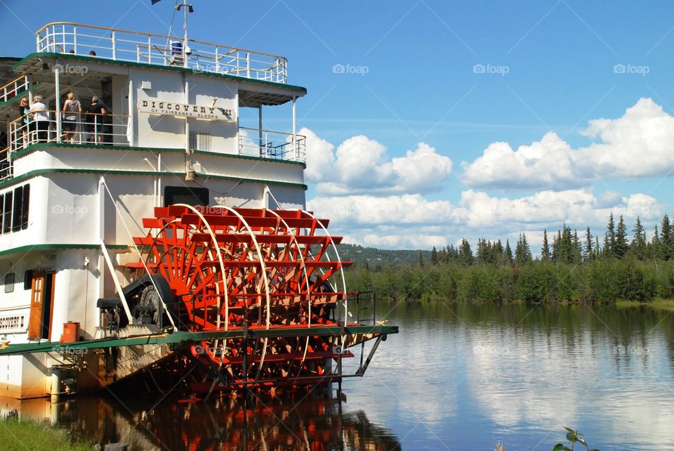 Discovery tours paddle boat