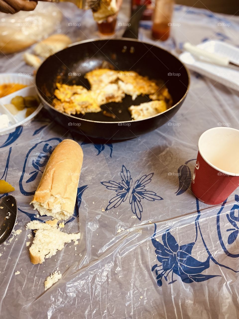 A simple and light dinner with my sister, eggs, tea and jam