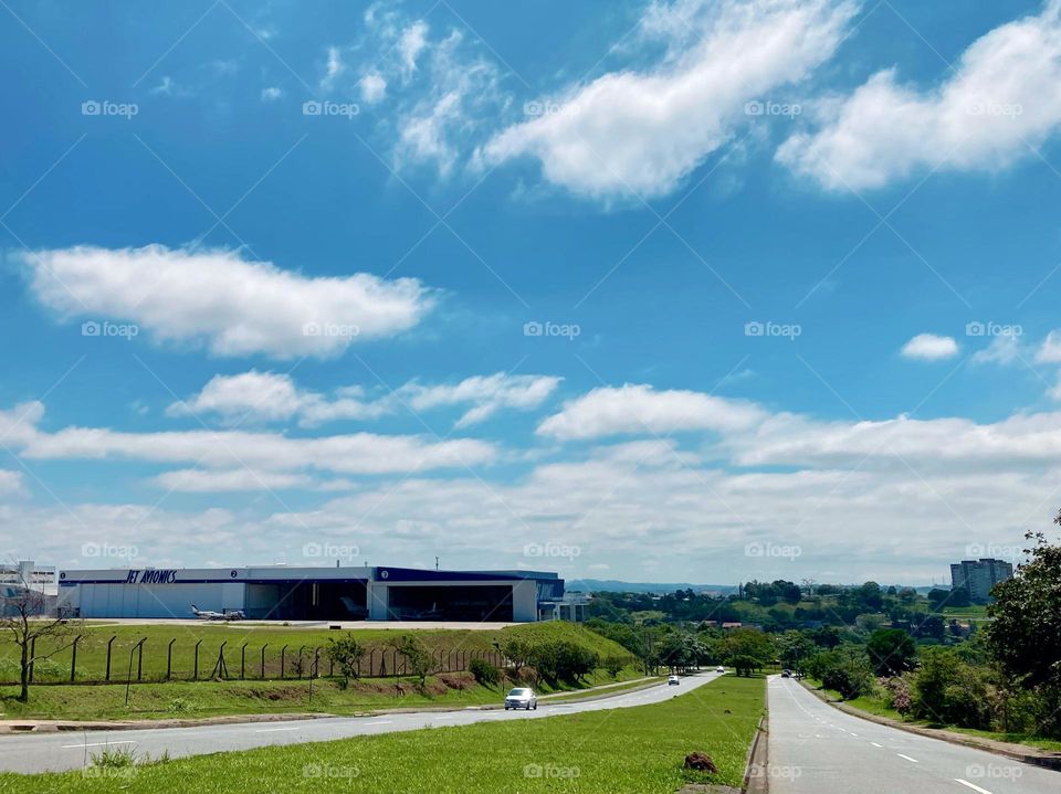 🇺🇸 The beauty of the Jundiaí Airport region! Next to Serra do Japi, the blue seems more alive here. / 🇧🇷 A beleza da região do Aeroporto de Jundiaí! Ao lado da Serra do Japi, o azul parece mais vivo por aqui.

📸 #FOTOGRAFIAéNOSSOhobby