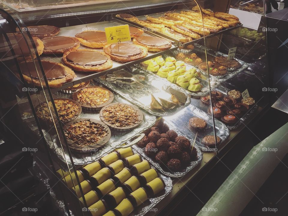 Display of baked goods 