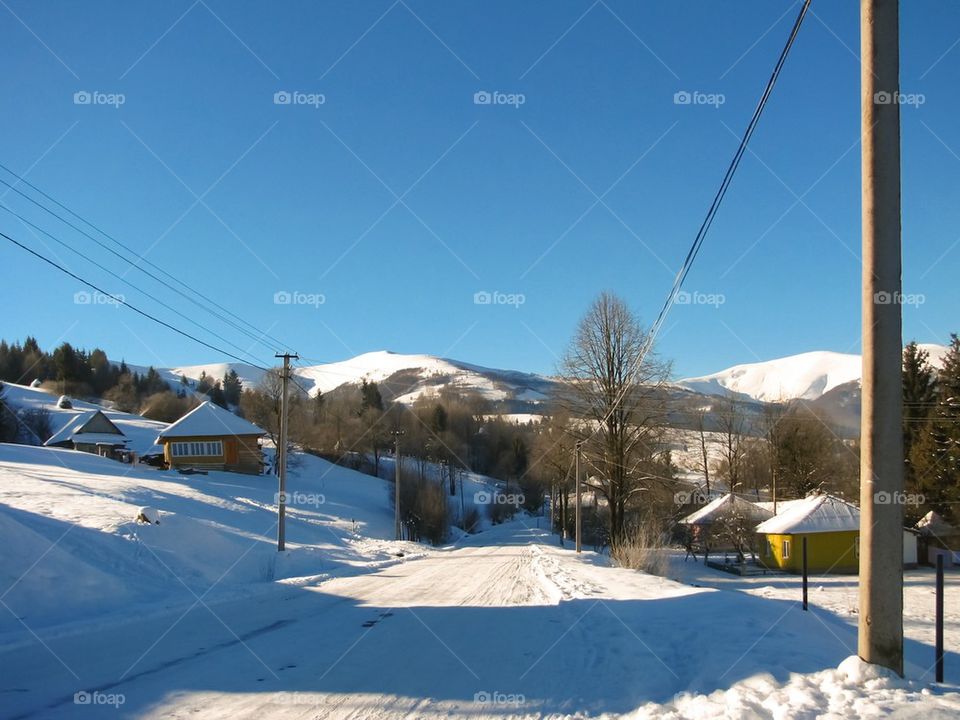 Winter road , the Carpathians , the mountains , the cold , fresh air , sky, blue, clean, clear 