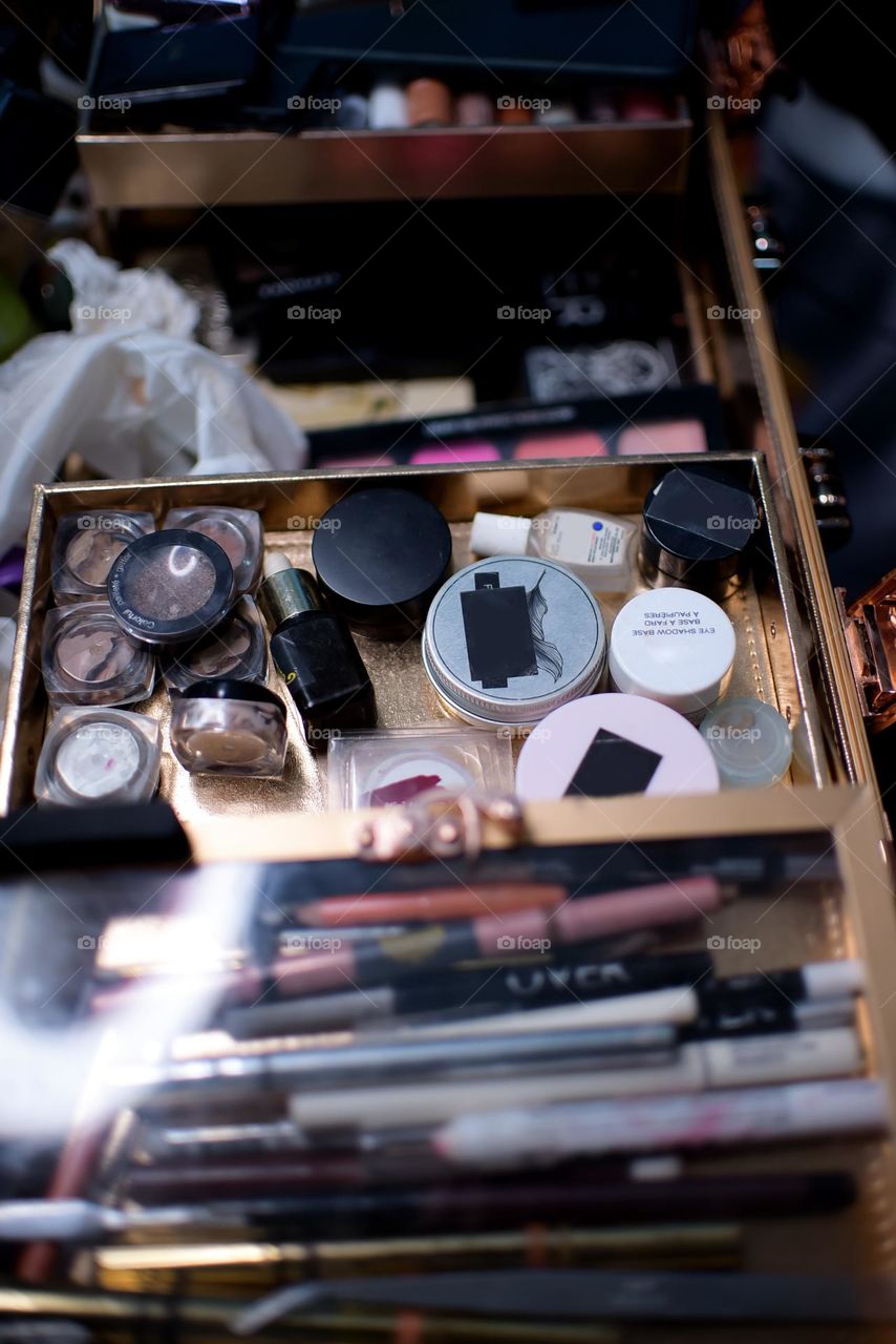Make-up equipment