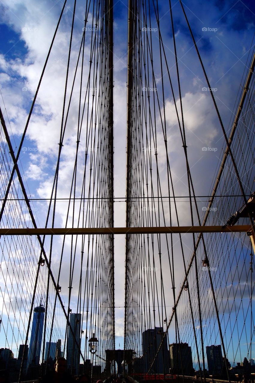 Strong lines Brooklyn bridge 