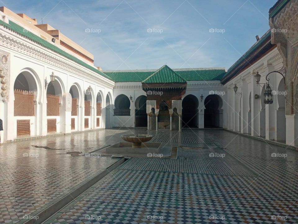 Université Al karaouyine,(Founded in 859 by Fatima Al-Fihriya, Al Quaraouiyine University of Fès (UAQ Fès) is a university located in Fez and considered to be the oldest in the Ford,)