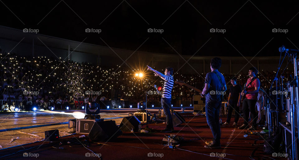 Musical band performance 