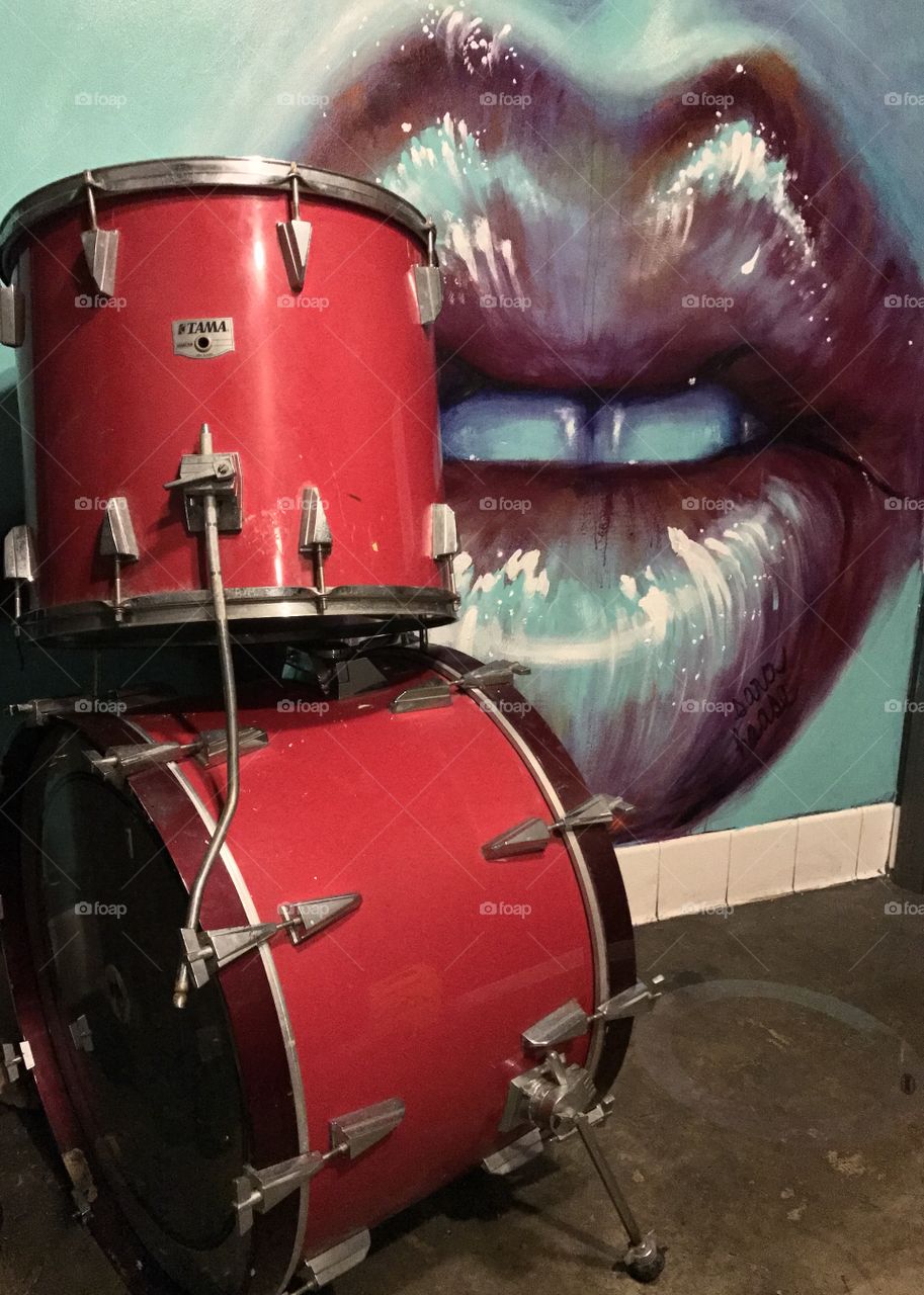 Lips and drums 