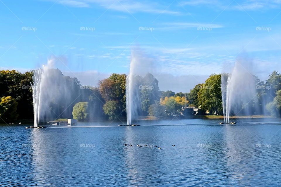 Lake fountain