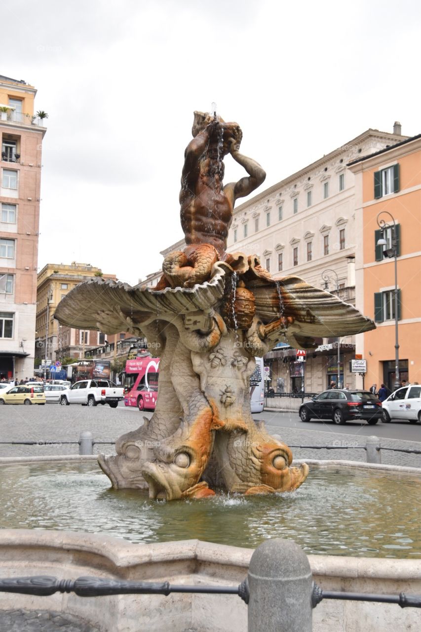 Fontana del Tritone