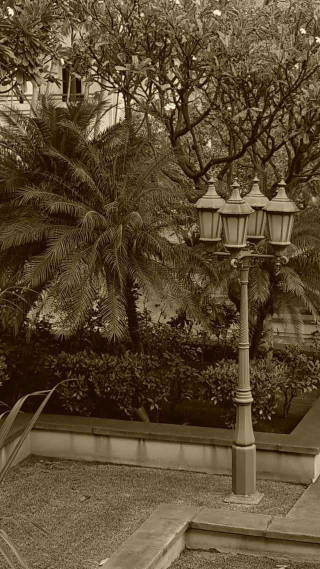 Olde Timey Lamp Post