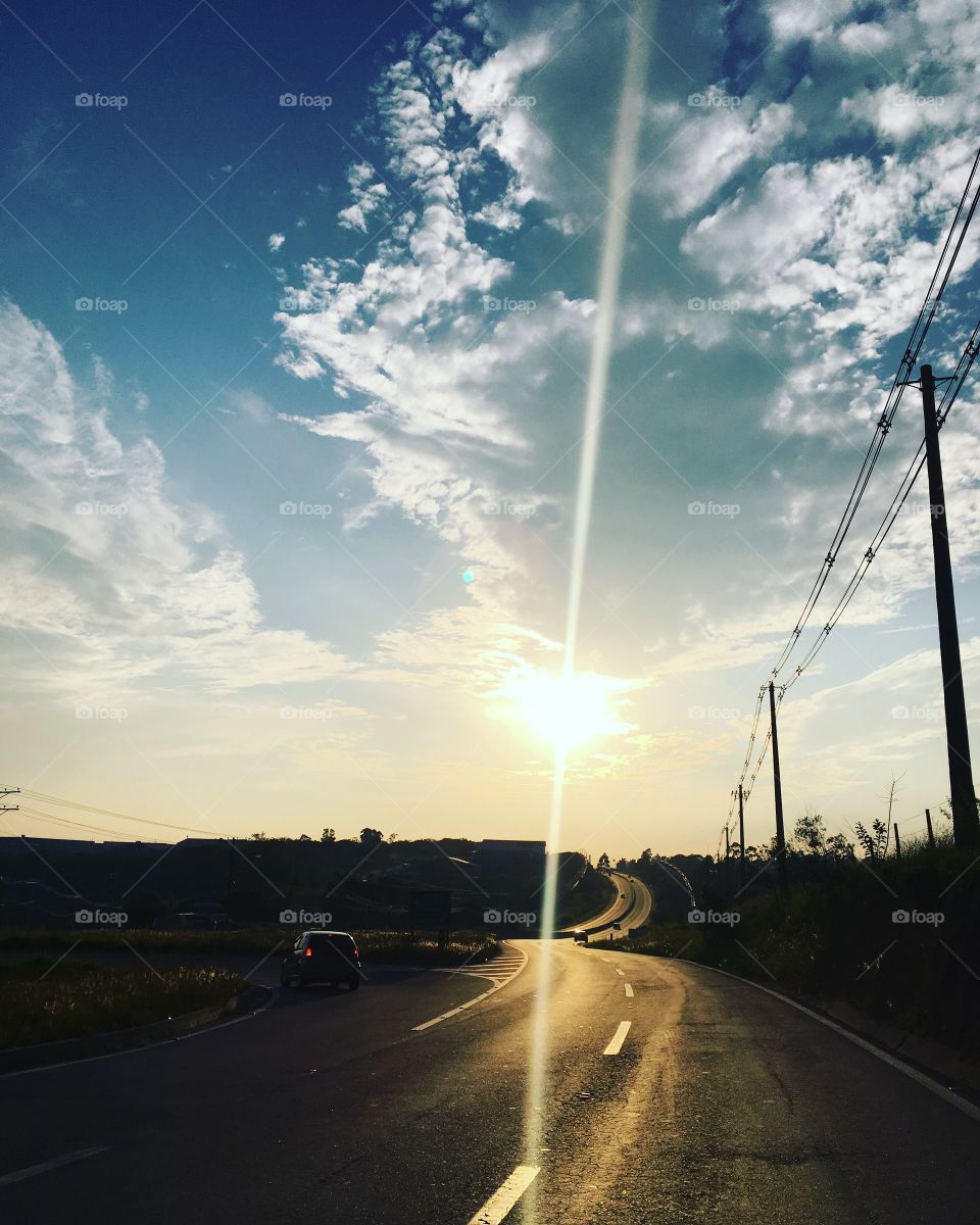 O #amanhecer na Rodovia Vice Prefeito Hermenegildo Tonoli (07h30), ligando #Itupeva a #Jundiaí.
Há de ser um bom #domingo!
☀️ 
#natureza #sol #morning #fotografia #paisagem #landscapes #photography #sunday