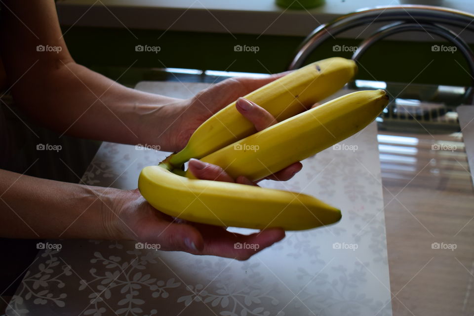 banana , hand ,protein , hand , table