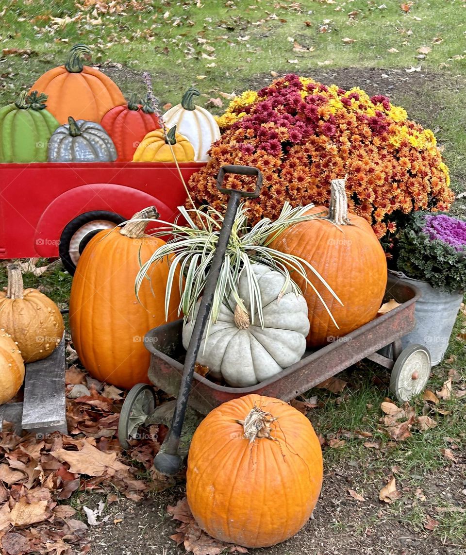 Autumn yard decorations 