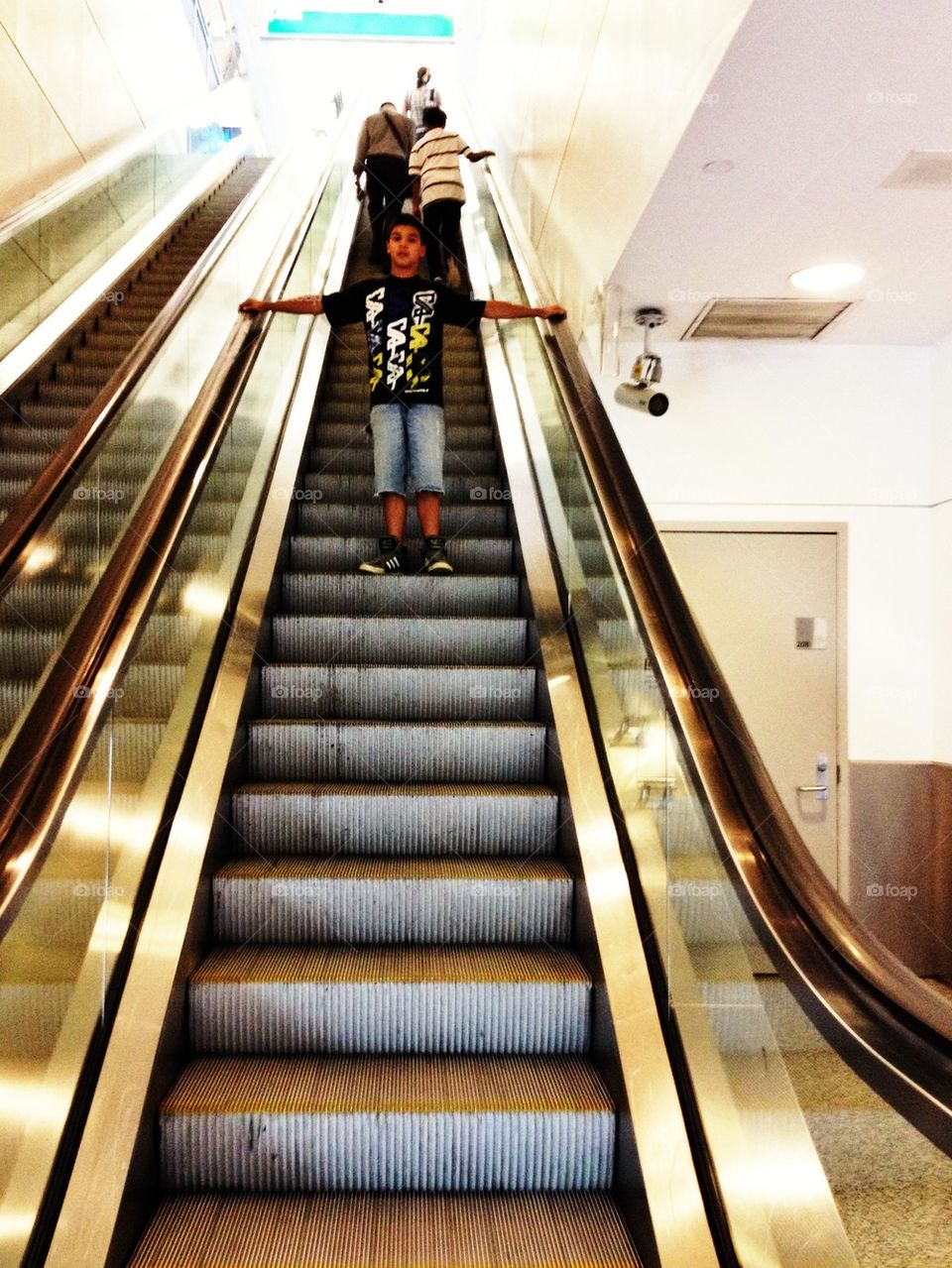 Escalator. 