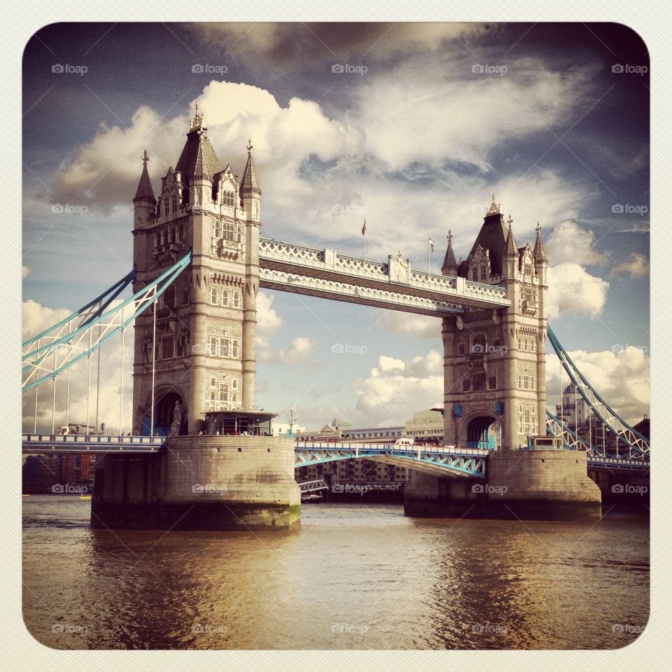 Tower Bridge . London 