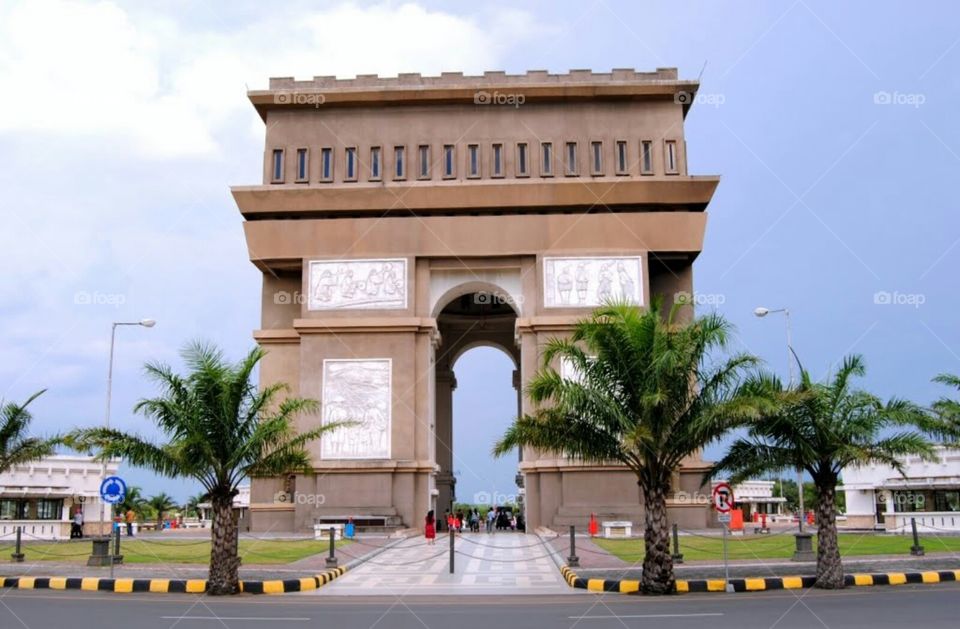 monument simpang lima gumul kediri jatim indonesia