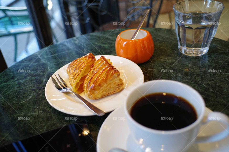 cafe in Japan
applepie and coffee!