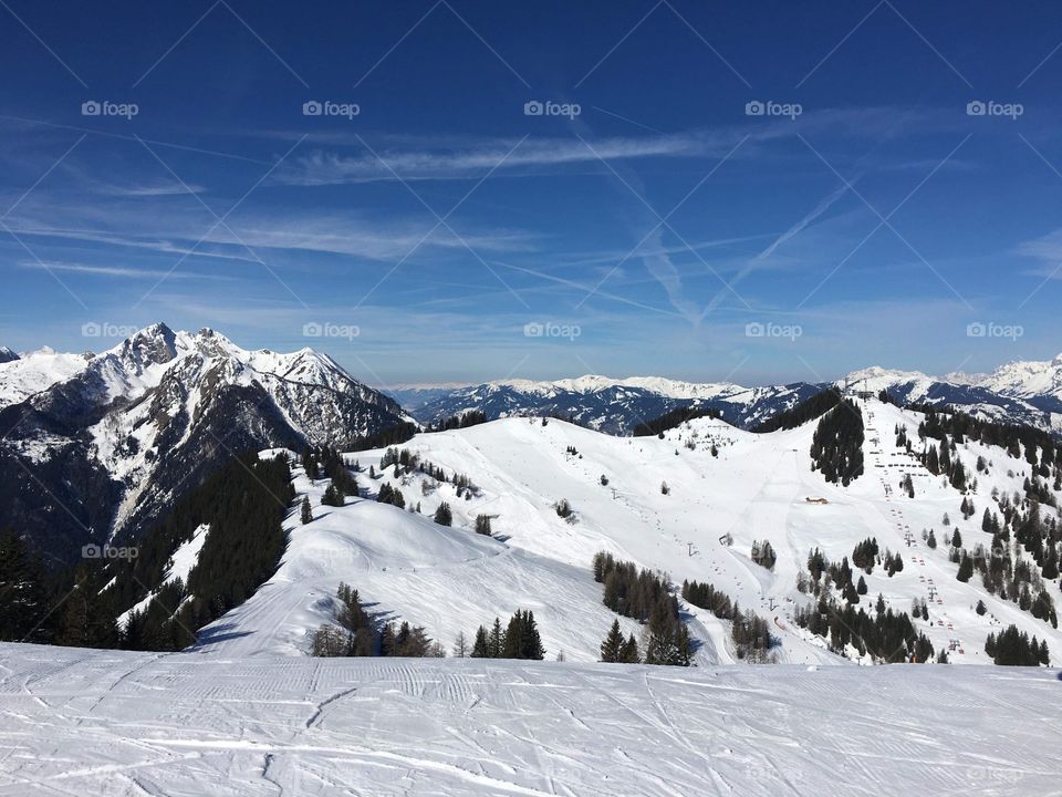 Stunning view from the top of the mountains at Alpendorf while skiing!