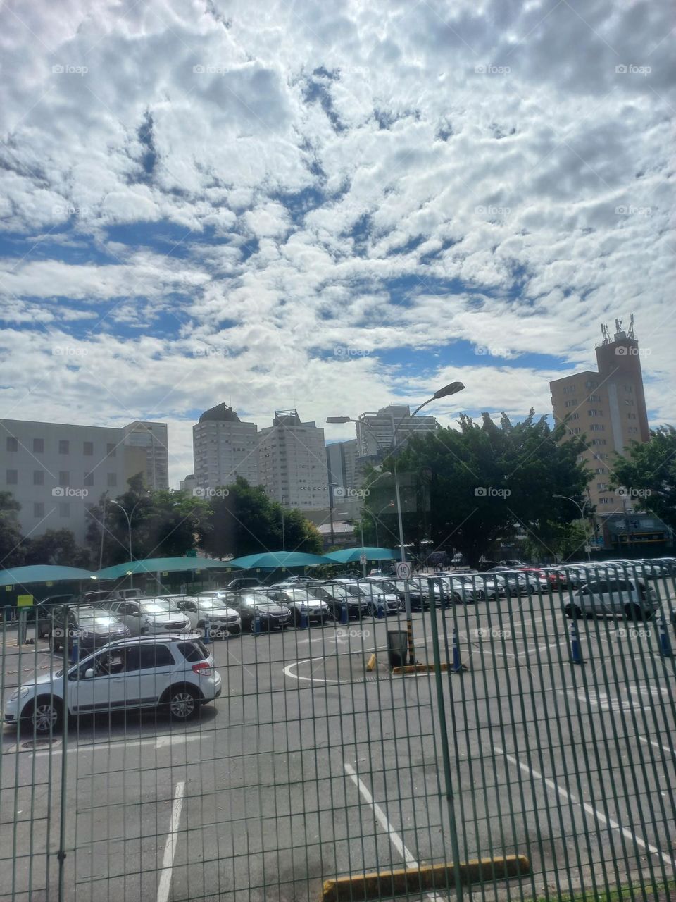 A urbanização  é  o processo  de transformação  de uma sociedade, região  ou território  de rural para urbano