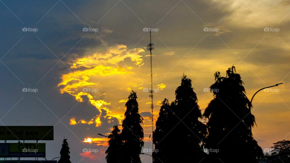 catching beauty and the beast in the sky