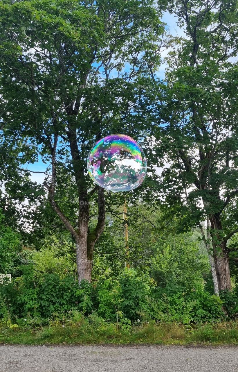 Soap bubble flight