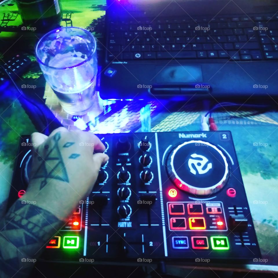 dj
musica
tecnología
DJ
mescla