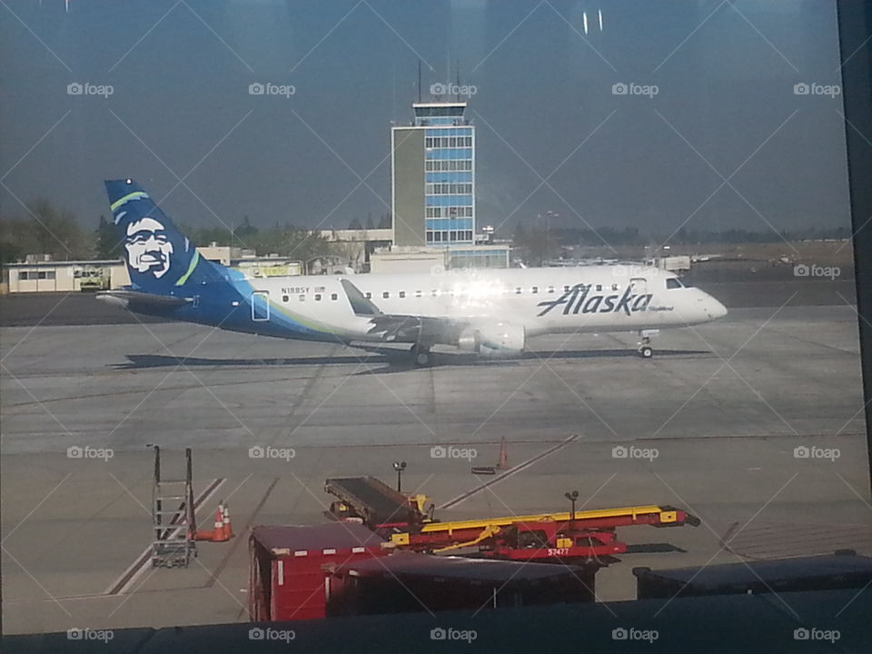 alaska airline ready for take off