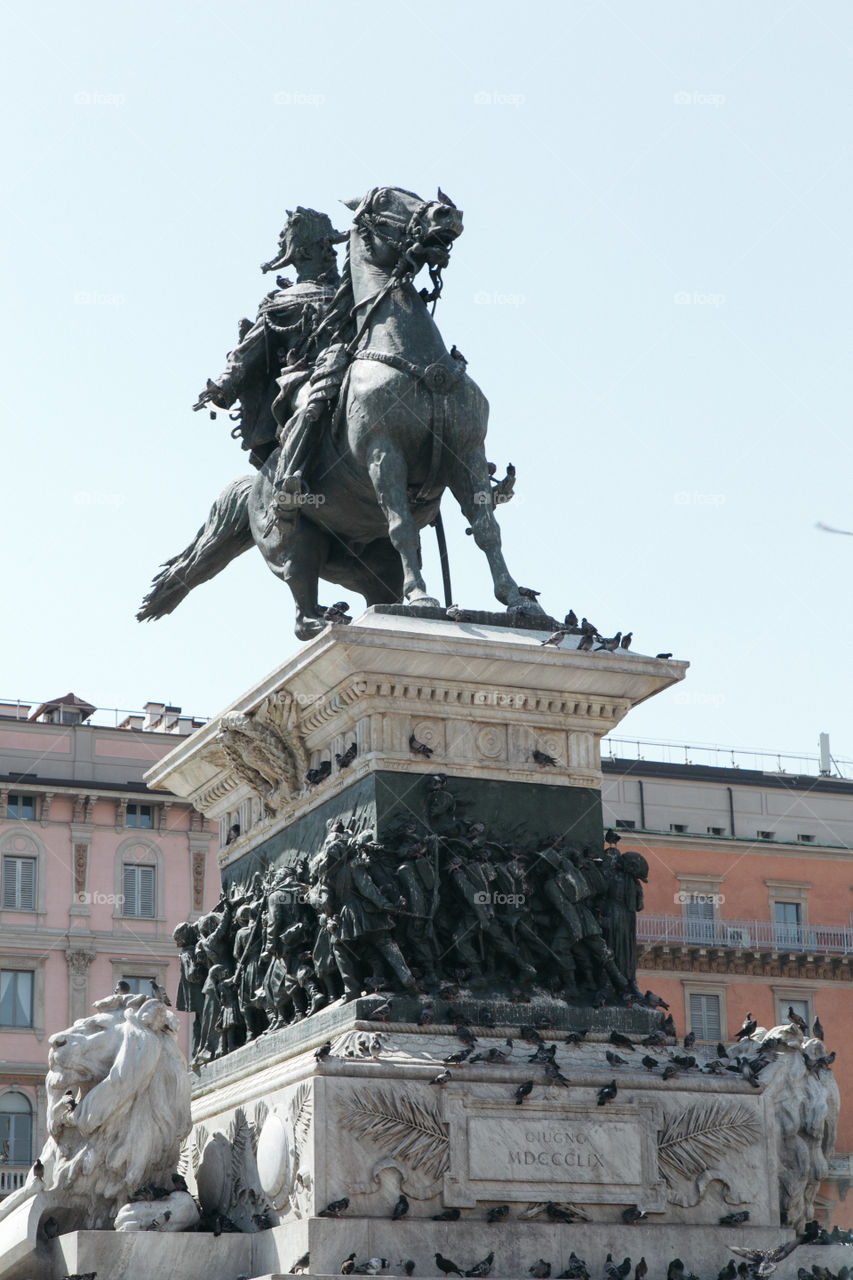 Milão é uma cidade italiana que encanta por tudo que é, na Itália ela é a cidade da moda. Conhecer ela é muito bom!