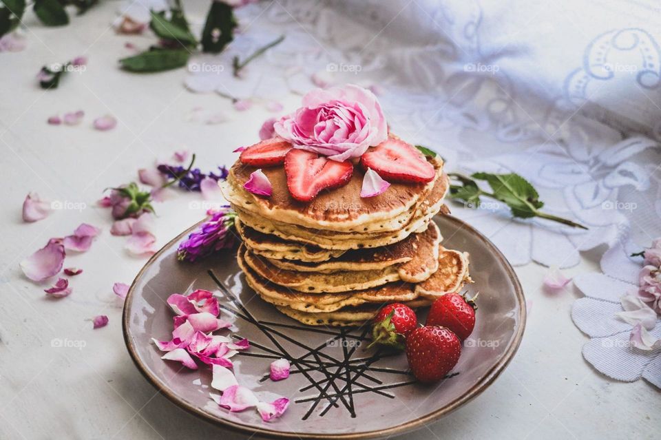 pancakes berry flowers