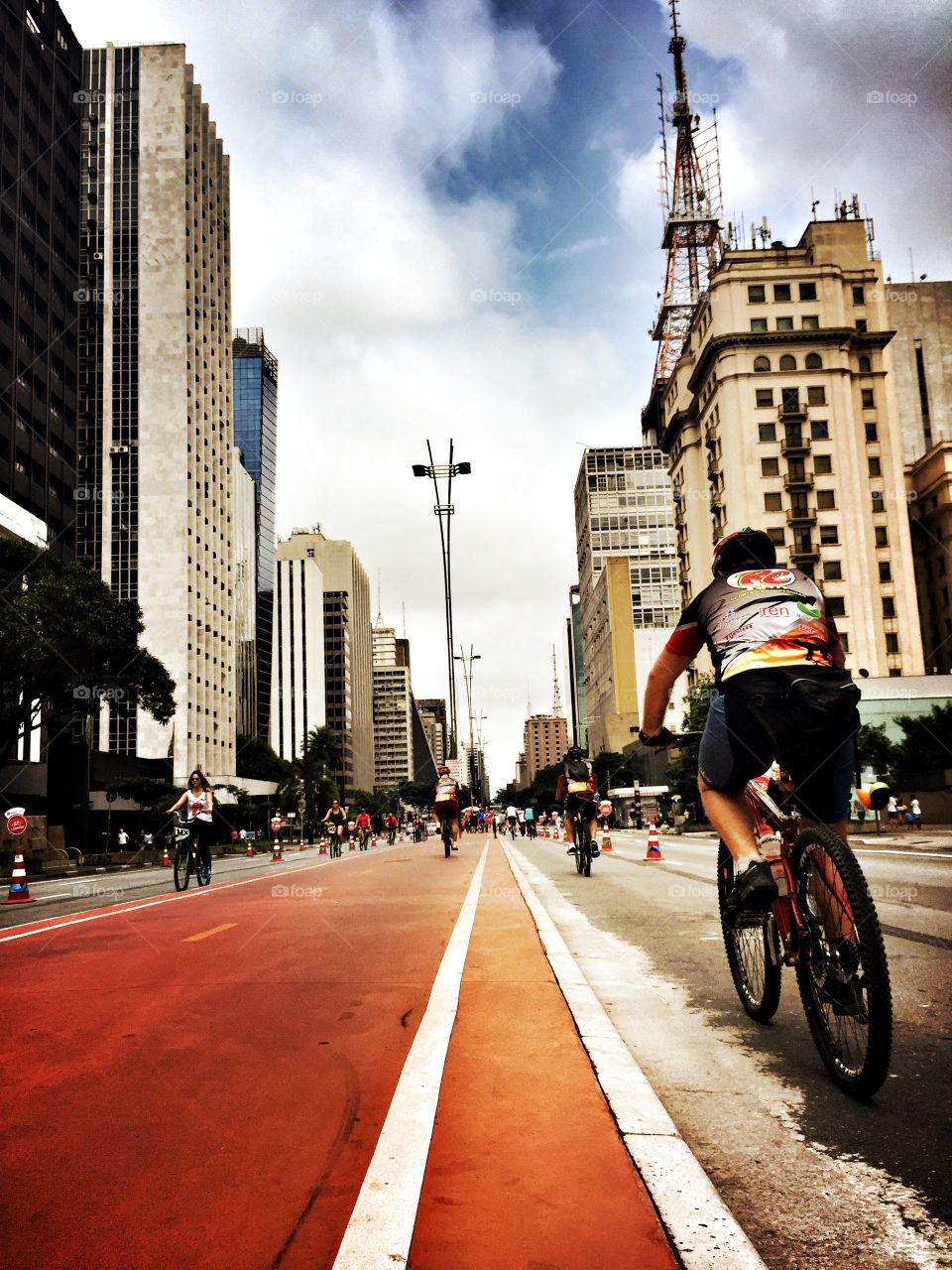 Cyclist pedal on the cycle path of Paulista Avenue in São Paulo 