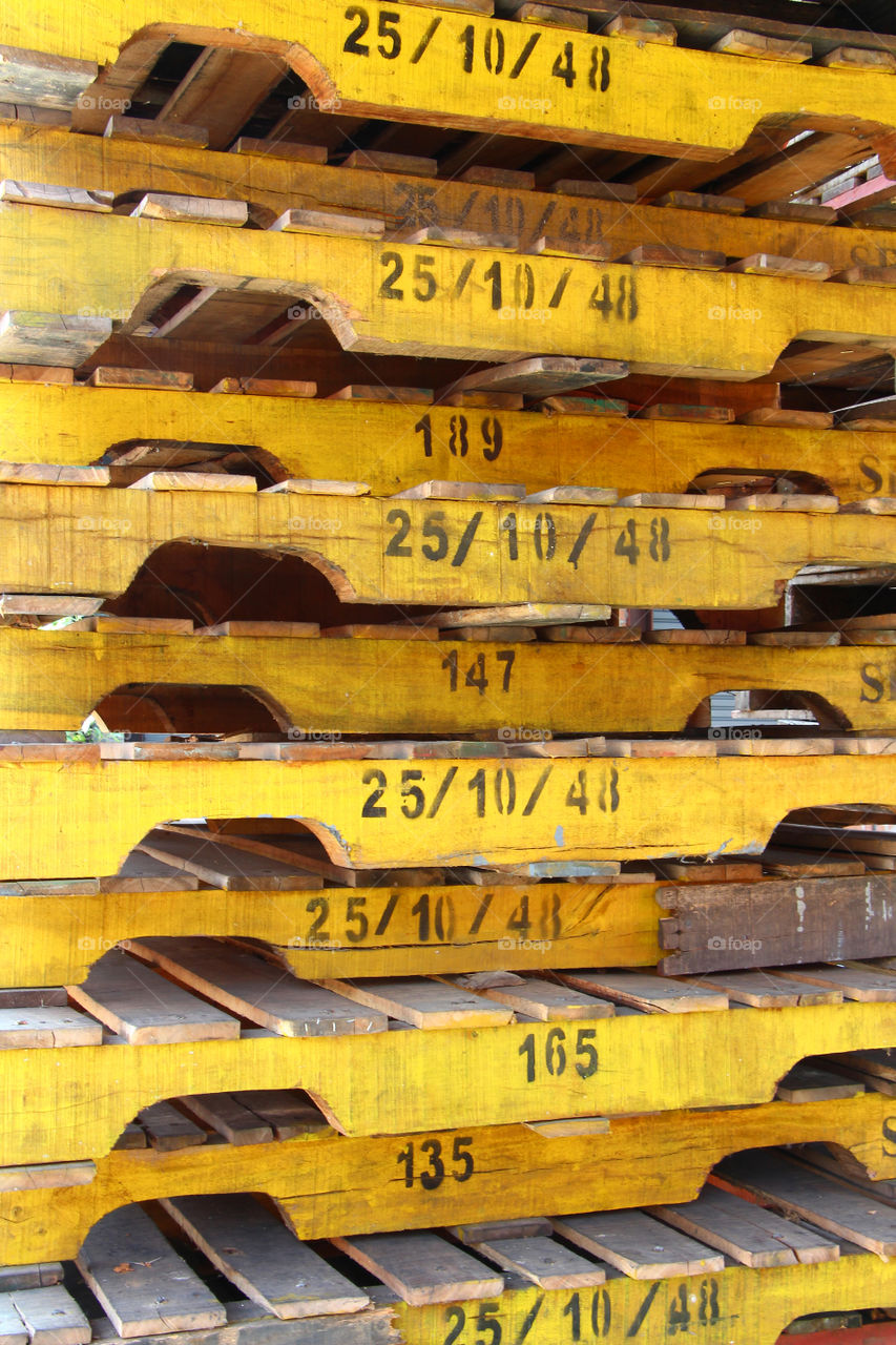 yellow pallet