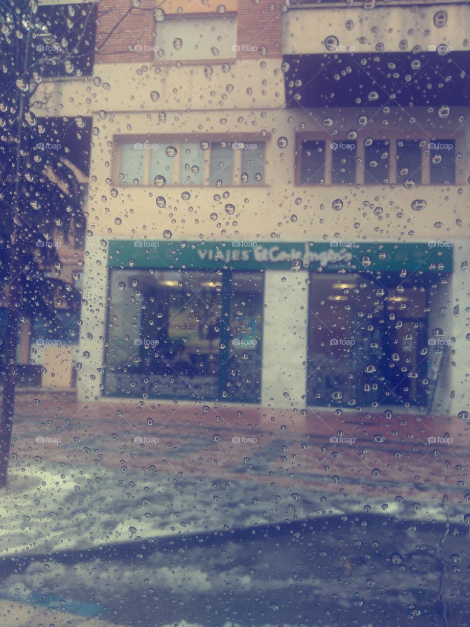 lluvia en las calles de la ciudad