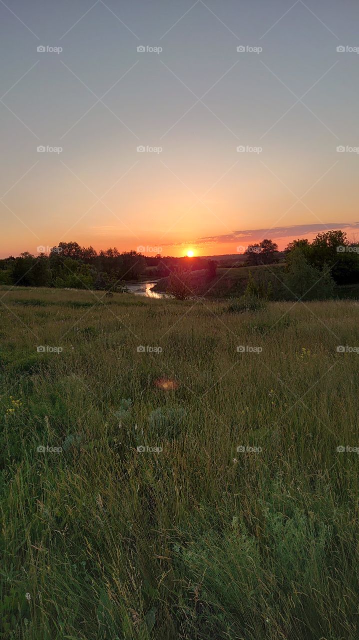 I love coming to the village in the summer. Such beauty can only be found in the countryside. Feel the delights of nature. The most beautiful sunsets, rates, croaking of toads and birds singing around. Pleasure.