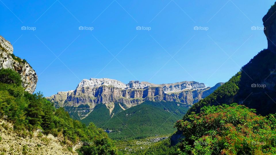 Mountain between mountains.