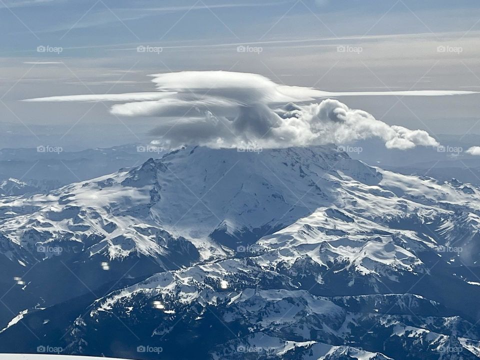 Lenticular clouds over the Mt. Rainier 