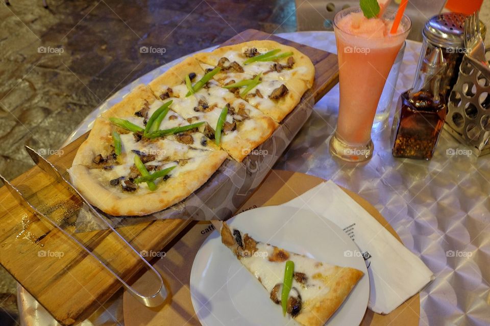 Pizza and shake 