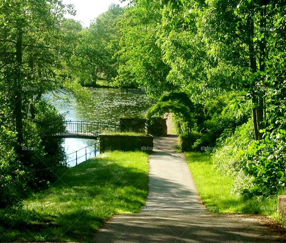 Promenades along the river