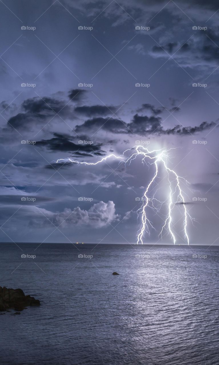 A huge breathstoping Lightning over ocean captured by camera