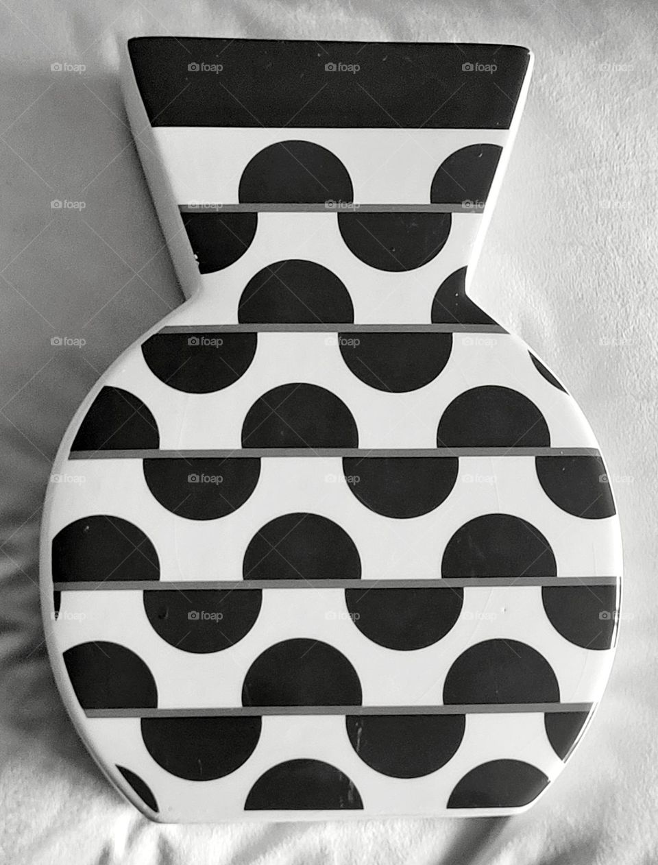 Vase in black and white