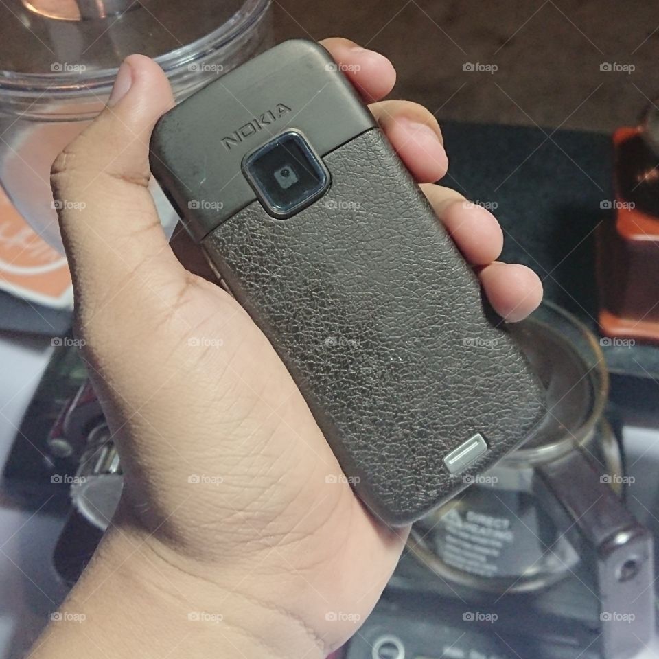 Nokia E65 in Wahwoo Coffee