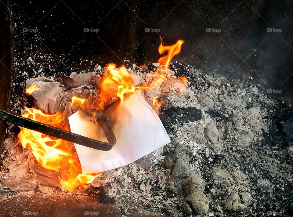 Upload your photo of the week : burn the past