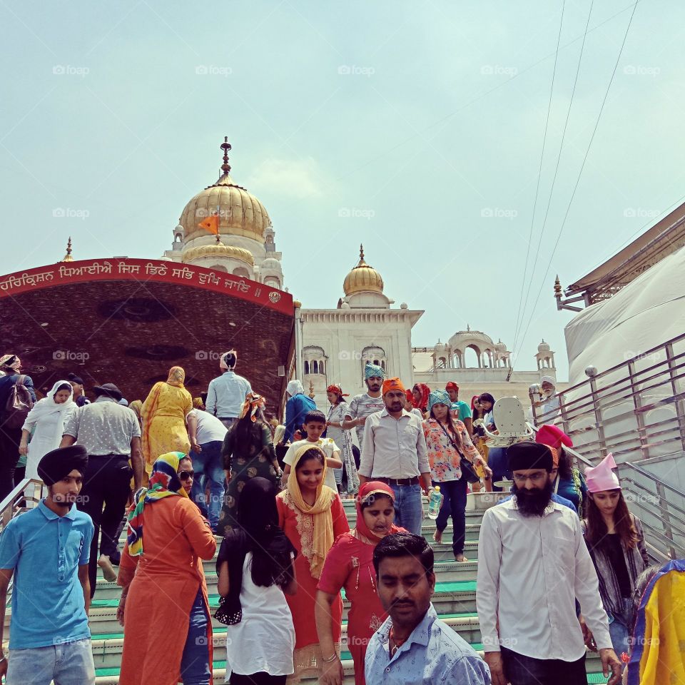 Gurudwara Bangla Sahib is a revered spot for the Sikh pilgrims. The golden sheen of the gilded dome is the reminder of the spiritual wealth of the land.